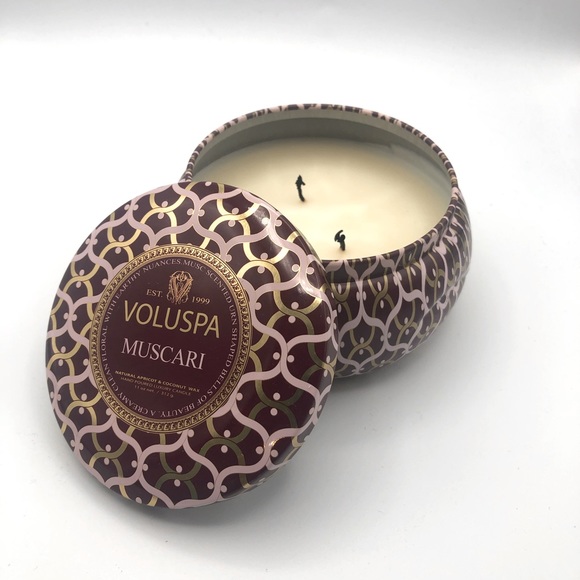 ** MAISON ROUGE** VOLUSPA 2-WICK SCENTED CANDLE - MUSCARI - Picture 1 of 8